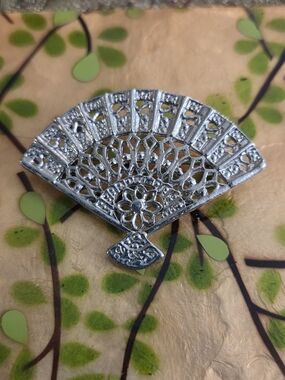 Silver Fan-Shaped Filigree Brooch - Women Jewelry